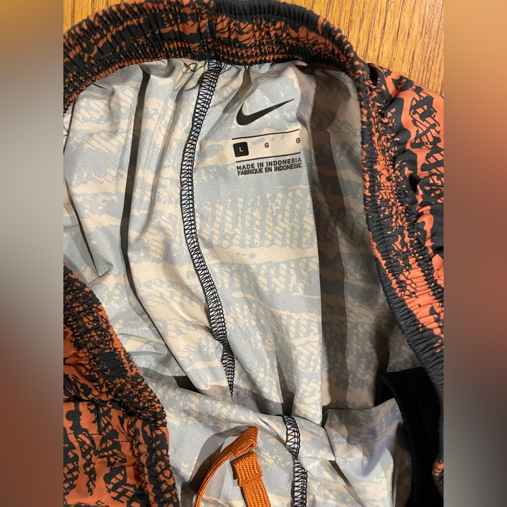 EUC NIKE Texas Longhorn Shorts, size large, black/orange camo pattern - Picture 5 of 7